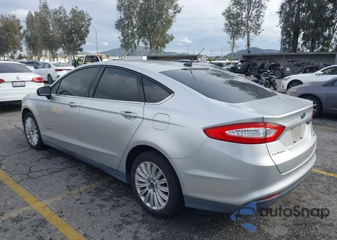2014 Ford Fusion Hybrid S from USA, damaged, VIN 3FA6P0UUXER131145